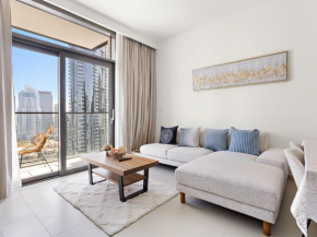 Breathtaking 1 Bed Room With Full Burj Khalifa and Fountain View- Burj Crown